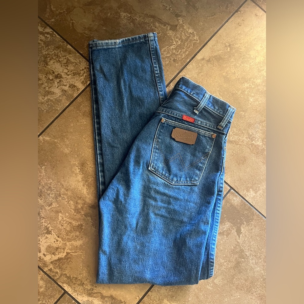 Vintage Wrangler Blue Jeans
Size 9
Length 34 

In great condition! 
$45 OBO